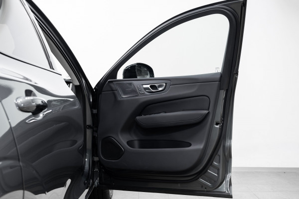 2026 Volvo XC60 UZ B5 Ultra Dark 2L Petrol Hybrid AWD SUV Image 9