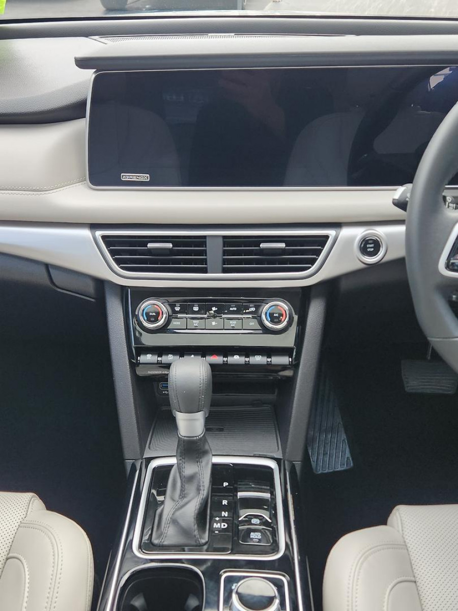 2023 Mahindra XUV700  AX7L SUV Image 16