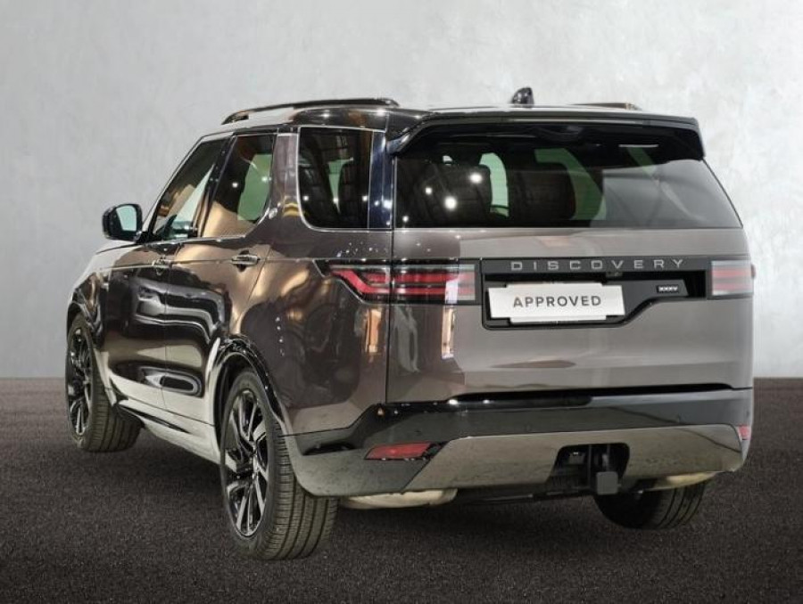 2025 Land Rover Discovery Series 5 D350 Dynamic SE SUV Image 21