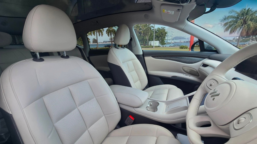 2025 MG IM6 S12L Platinum SUV Image 3