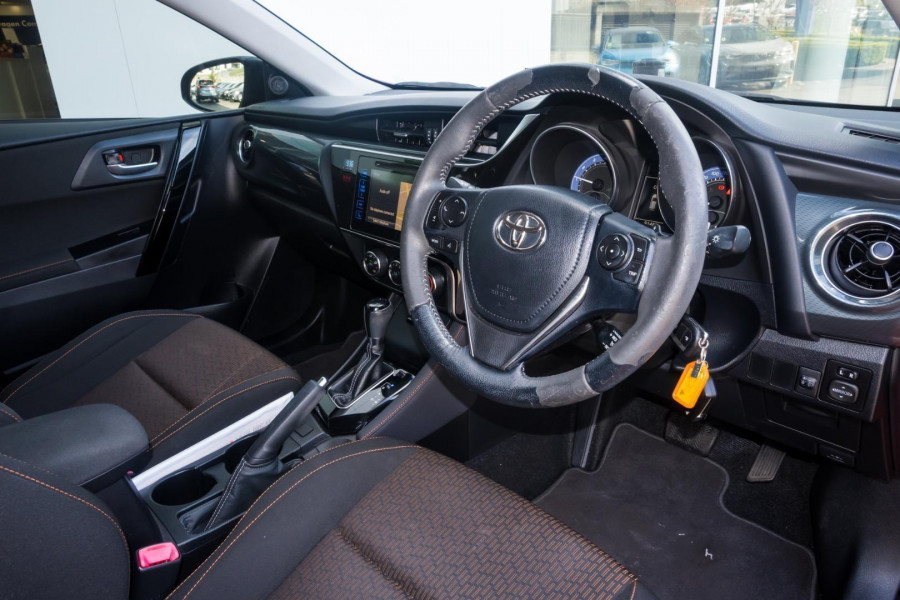 2016 Toyota Corolla ZRE182R SX Hatch Image 9