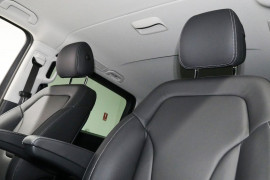 2018 Mercedes-Benz V Class Van Image 5