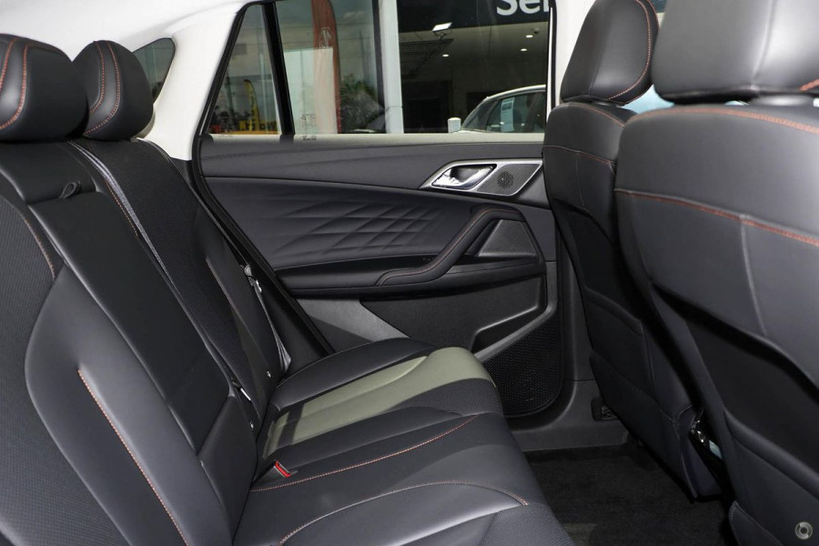2024 MY24.5 MG HS AS33 Essence SUV Image 9