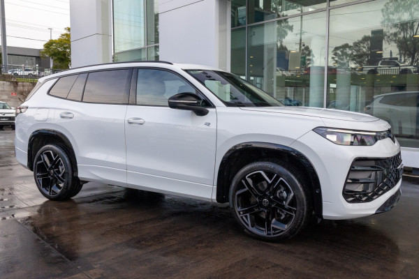 2025 Volkswagen Tayron R4 195TSI R-Line SUV image 3