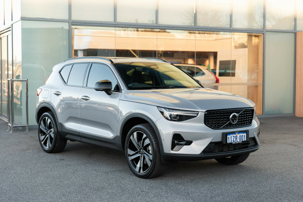 2024 MY25 Volvo XC40 XZ Ultra B4 Dark SUV Image 1