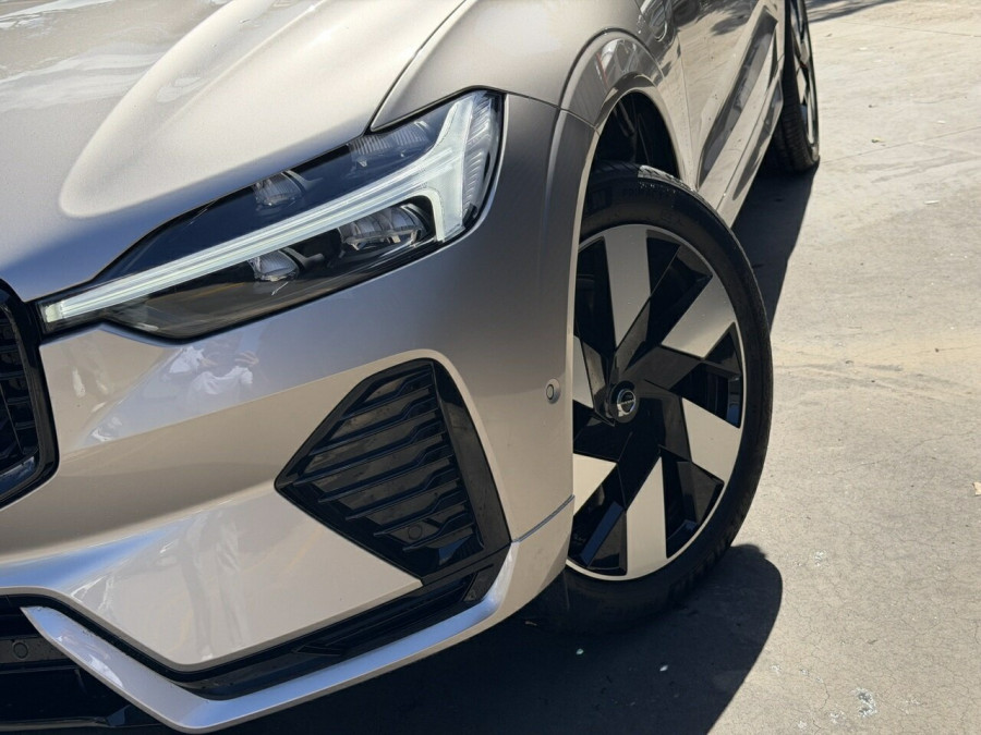 2025 Volvo XC60 UZ Plus T8 Plug-in Hybrid SUV Image 2