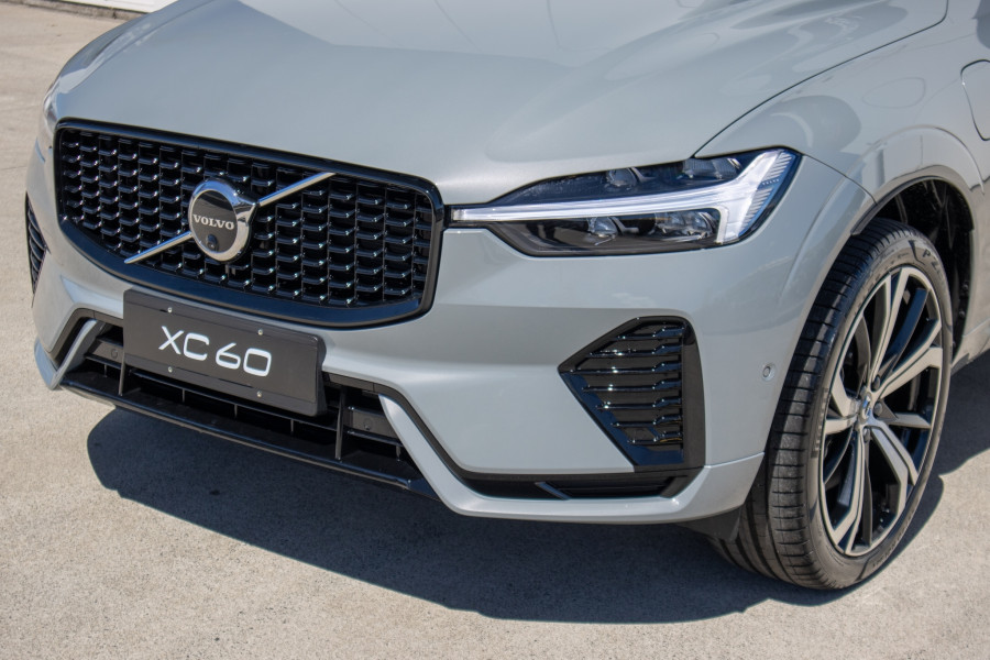2025 Volvo XC60 UZ Ultra T8 Plug-In Hybrid SUV Image 19