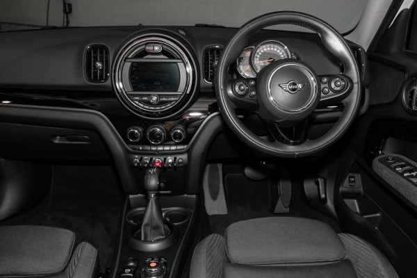 2018 MINI Countryman F60 Cooper SUV image 7