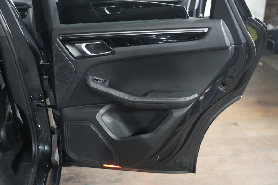 2022 Porsche Macan SUV Image 28
