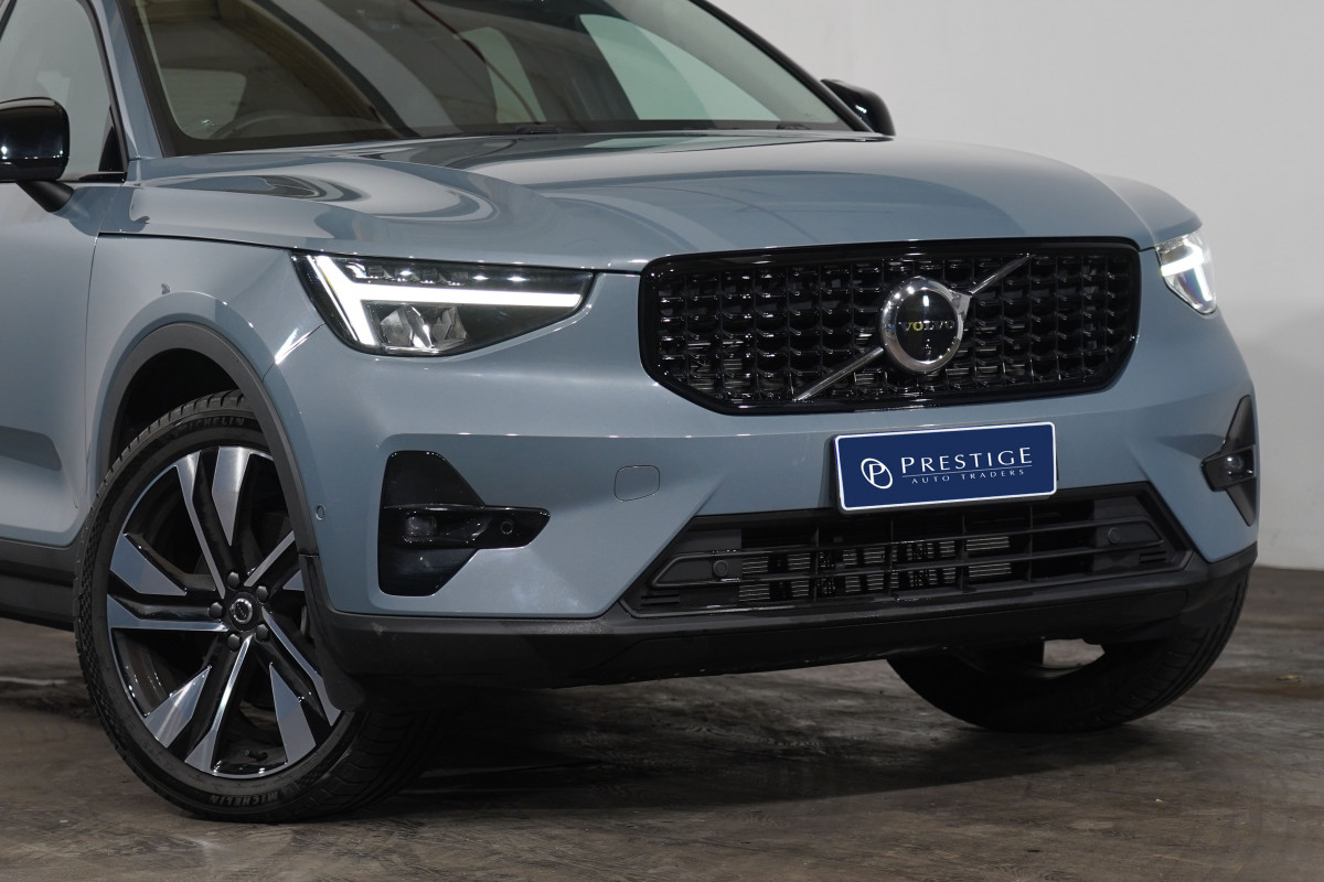 2022 Volvo Xc40 Ultimate B5 Dark Mhev SUV Image 2