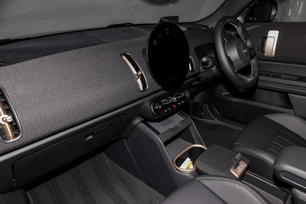 2025 MINI Countryman U25 C Favoured SUV image 9