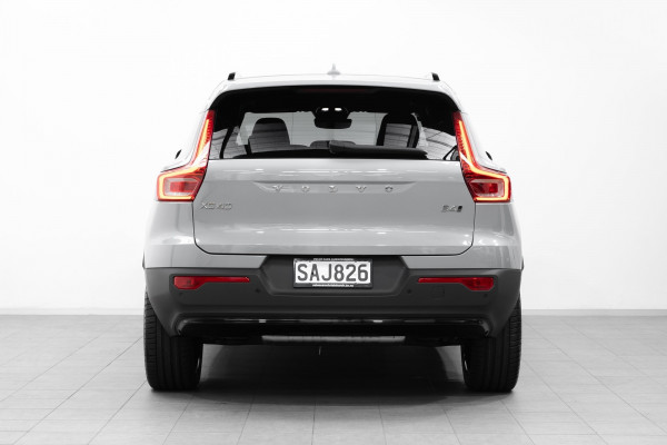 2026 Volvo XC40 XZ Ultra B4 Dark SUV Image 7