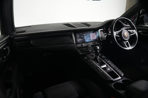 2021 Porsche Macan SUV image 11
