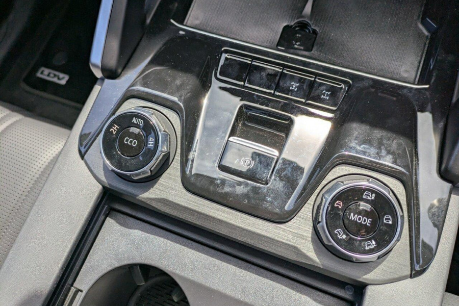 2024 MY25 LDV D90 SV9A Executive SUV Image 18