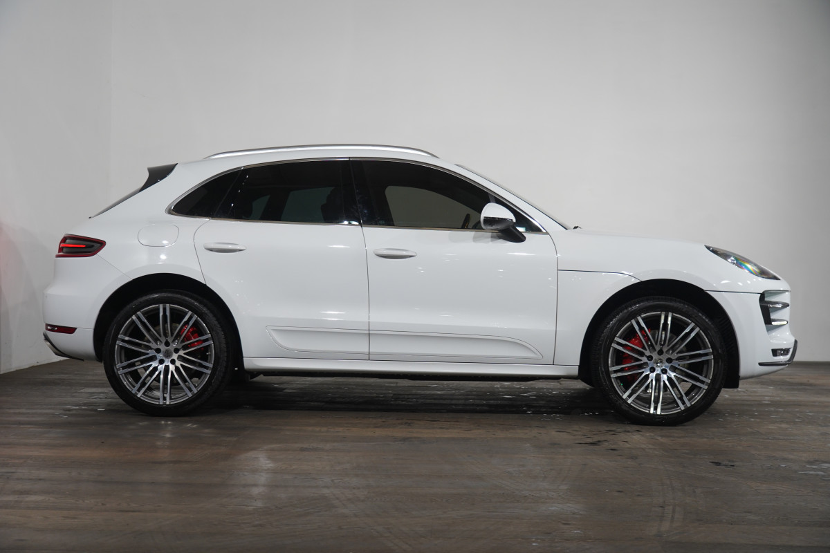 2017 Porsche Macan Turbo SUV Image 4