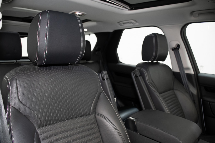 2023 Land Rover Discovery Series 5 D300 S SUV Image 4