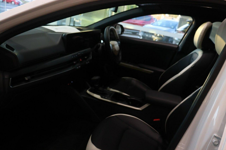2025 Kia K4 CL4m GT-Line Sedan Image 13