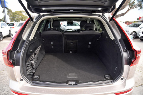 2025 MY26 Volvo XC60 UZ Ultra T8 Plug-in Hybrid Dark SUV Image 21