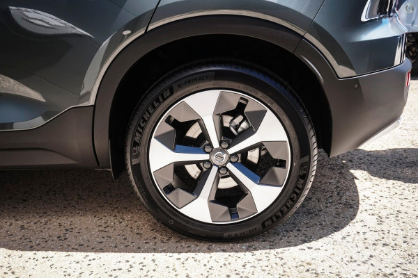 2025 MY26 Volvo XC40 XZ Ultra B4 Bright SUV Image 12