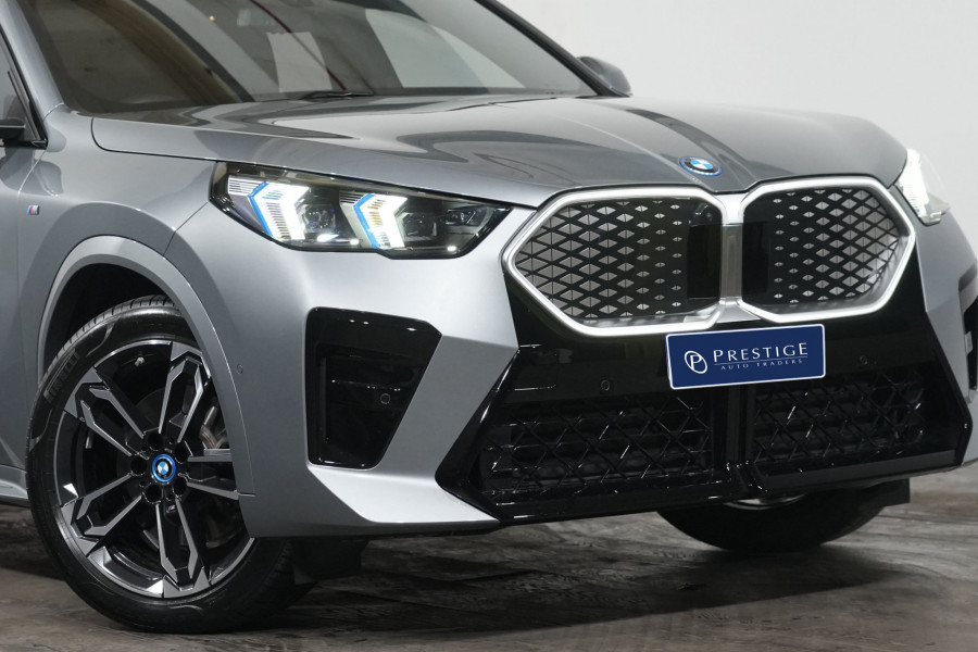 2025 BMW iX2 xDrive30 M Sport SUV Image 2