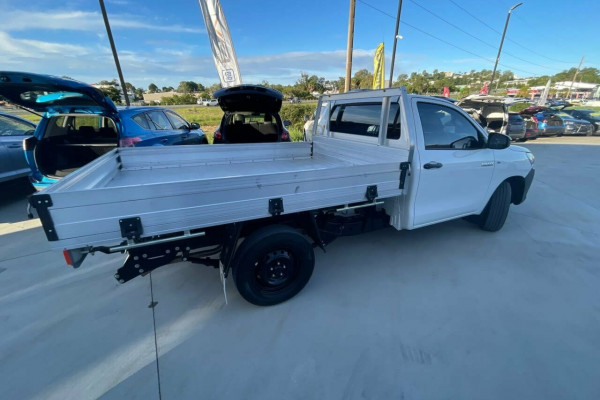 2020 Toyota Hilux TGN121R Workmate 4x2 Cab chassis Image 5