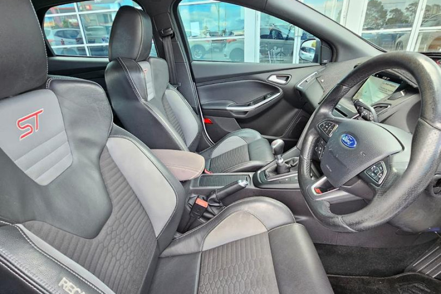 2017 Ford Focus LZ ST Hatch Image 10