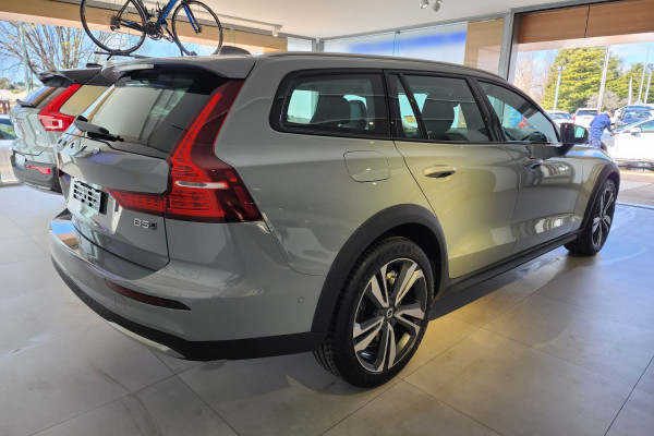2024 MY25 Volvo V60 Cross Country Z Series Ultra B5 Bright Wagon Image 3
