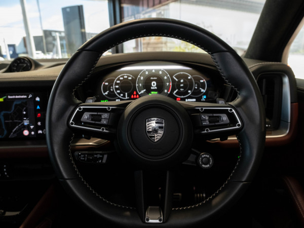 2024 MY25 Porsche Cayenne Turbo E-Hybrid SUV image 25