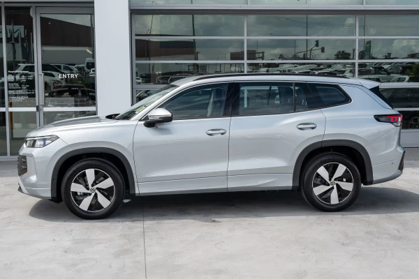 2026 Volkswagen Tayron R4 110TSI Life SUV Image 3