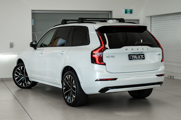 2025 MY26 Volvo XC90 L Series Ultra B5 Dark SUV Image 3