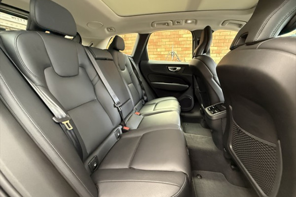 2023 Volvo XC60 UZ Plus B5 SUV Image 11