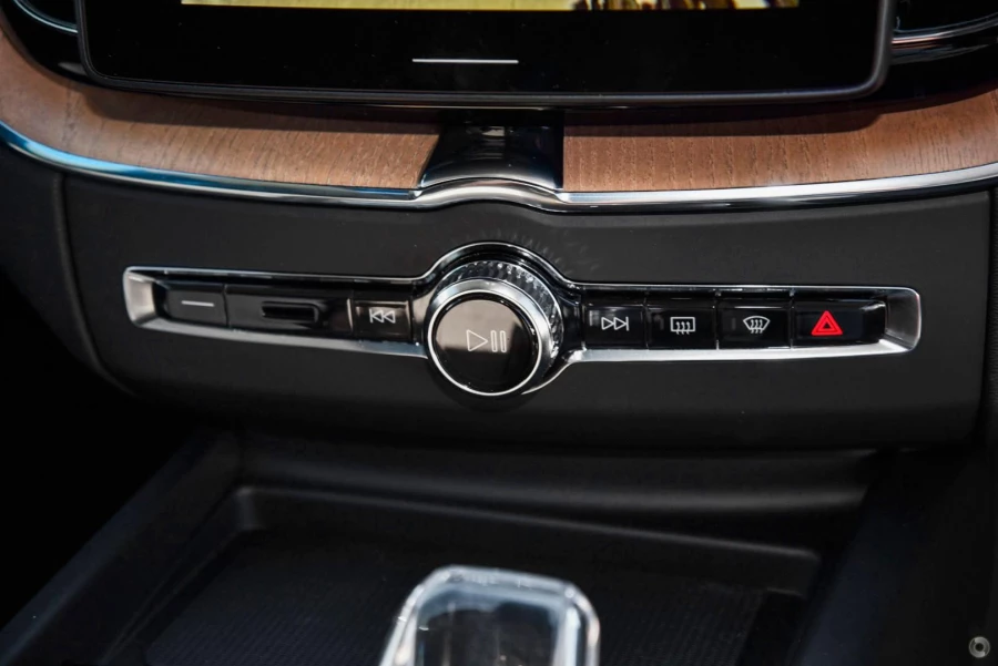 2026 Volvo XC60 UZ Ultra B5 Dark SUV Image 14
