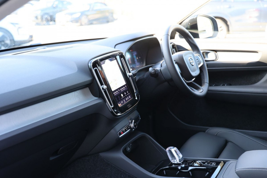 2026 Volvo XC40 XZ Ultra B4 Dark SUV Image 33