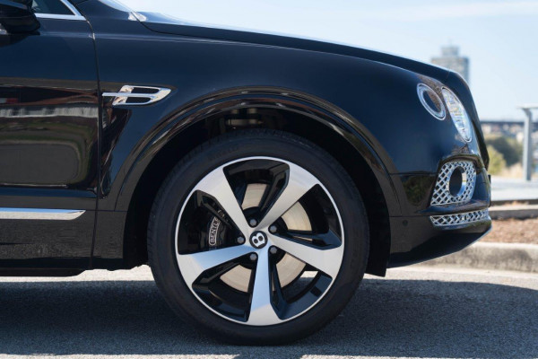 2018 Bentley Bentayga W12 Seven Seat SUV Image 6