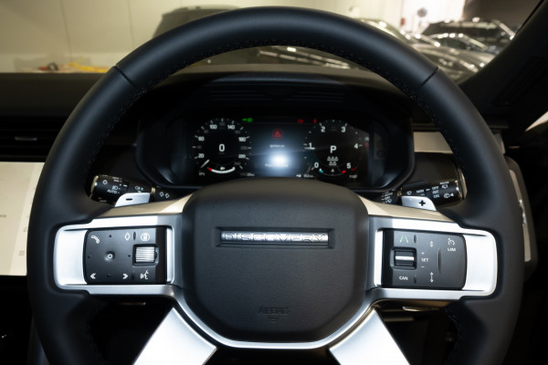 2026 Land Rover Discovery Series 5 D350 Dynamic SE SUV image 12