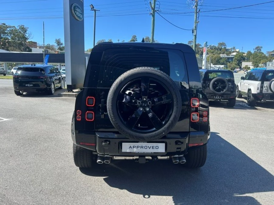 2026 Land Rover Defender L663 110 P425 X-Dynamic SE SUV Image 5
