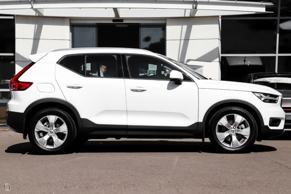 2020 Volvo XC40 XZ T4 Momentum Suv Image 5