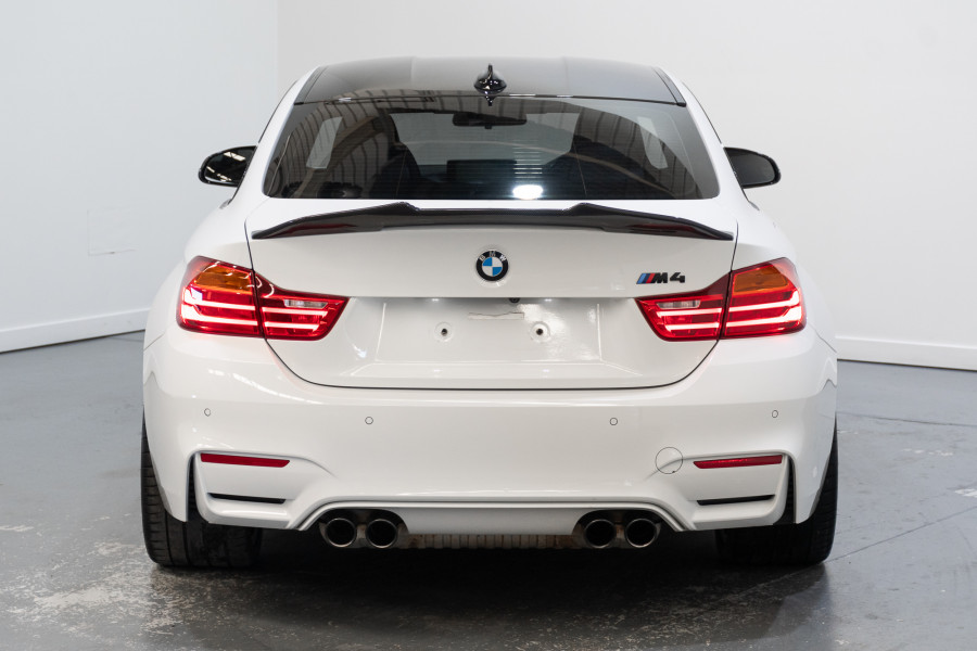 2016 BMW M4 Coupe Image 10