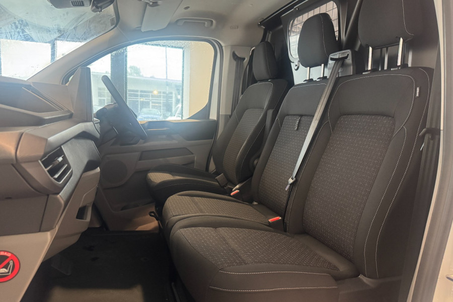 2024 MY24.50 Ford Transit Custom AV Trend SWB Van Image 14