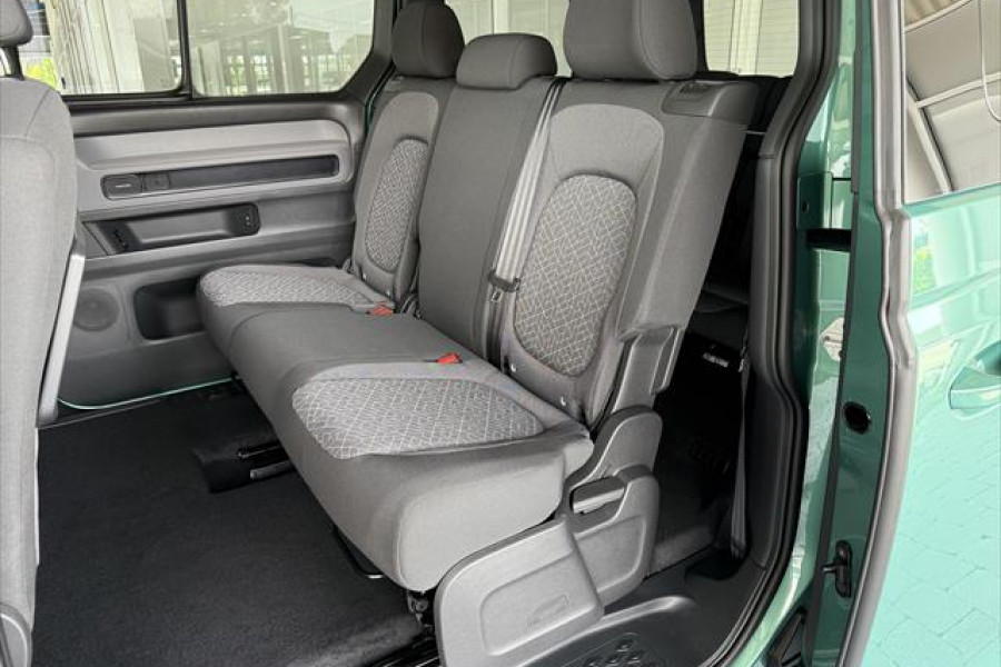 2024 MY25 Volkswagen ID. Buzz EB Pro BEV560 People Mover Image 12