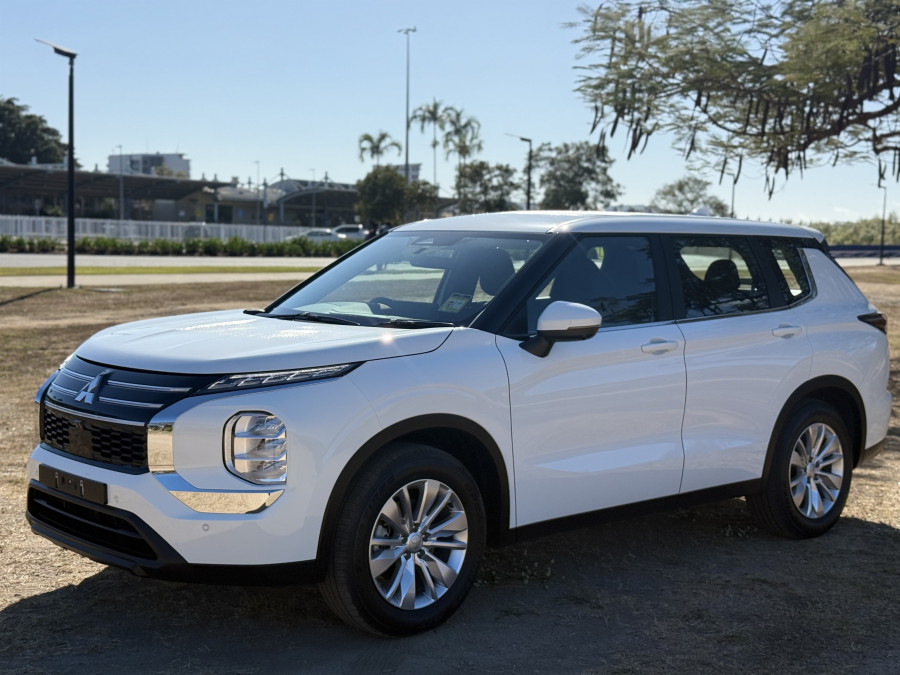 2026 Mitsubishi Outlander ZM ES SUV Image 3