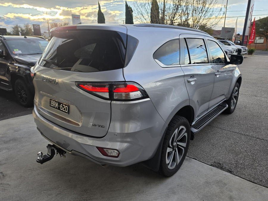 2021 Isuzu MU-X RJ LS-T SUV Image 6