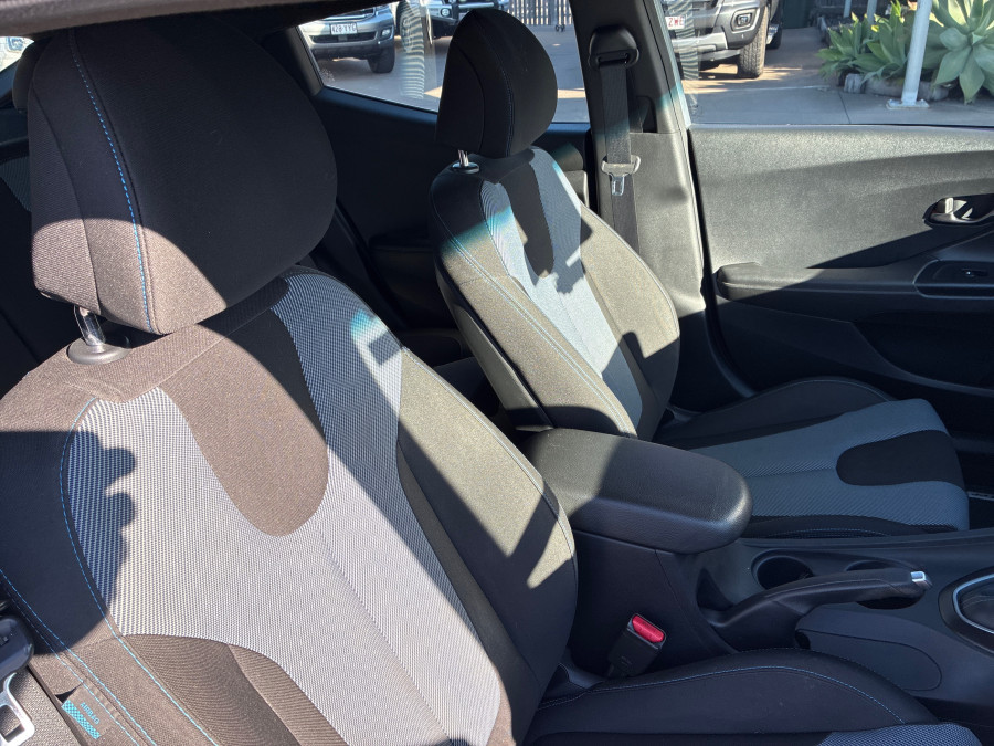 2019 MY20 Hyundai Veloster JS  Coupe Image 15