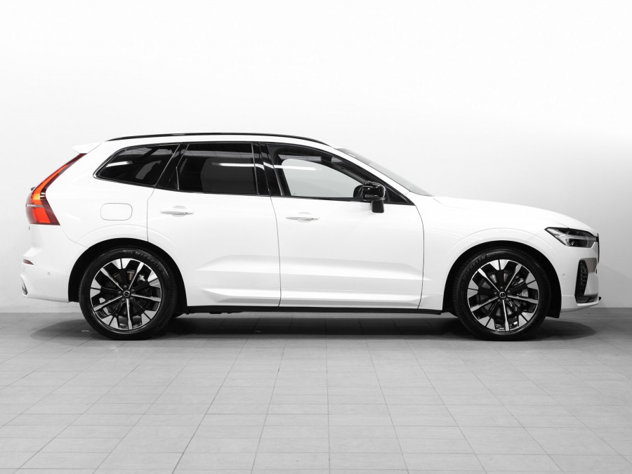 2026 Volvo XC60 UZ B5 Ultra Dark 2L Petrol Hybrid AWD SUV Image 3