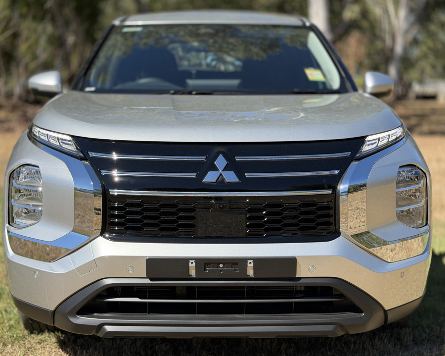 2026 Mitsubishi Outlander ZM ES Wagon Image 2