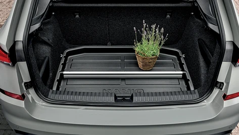 Boot tray with divider