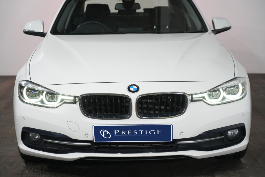 2018 BMW 3 Series 20d Sport Line Sedan Image 3