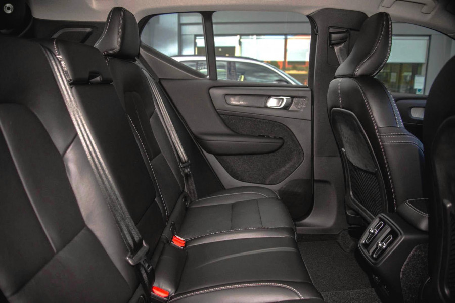 2024 MY25 Volvo XC40  Ultra B4 Bright SUV Image 9