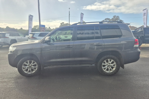 2019 Toyota LandCruiser VDJ200R VX SUV Image 9