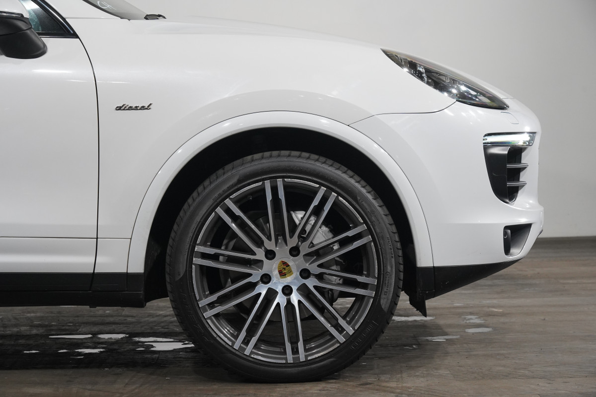 2016 Porsche Cayenne Diesel Platinum Edition SUV Image 5